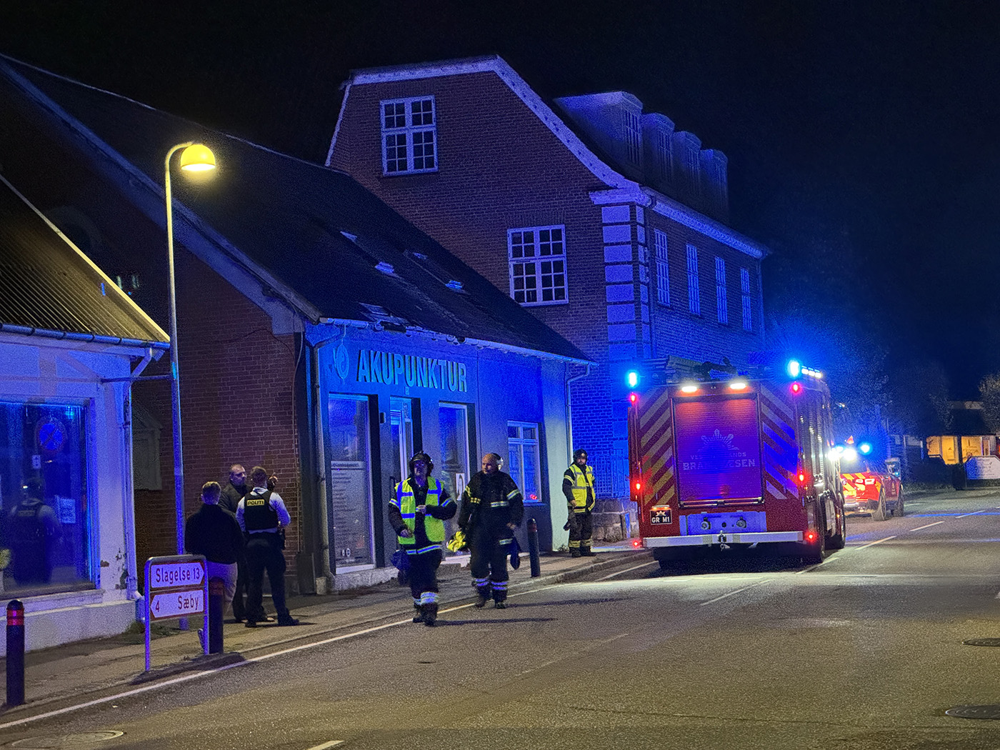 Mulig flugtbilist påkørte butikslokale