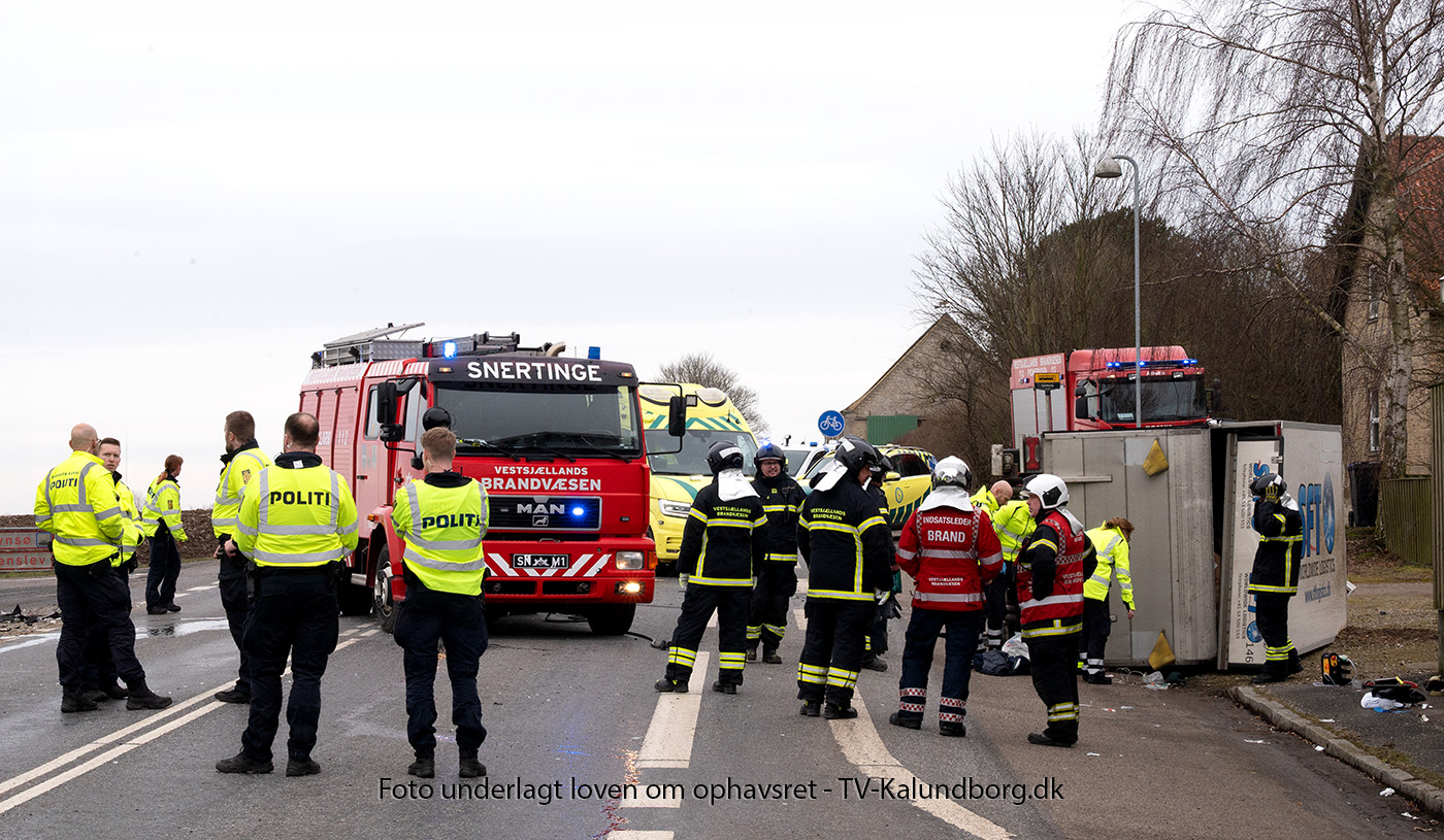 Fører af varevogn svært tilskadekommen