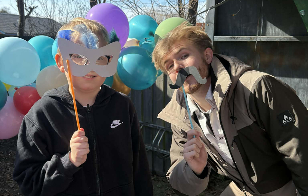 Karneval og gøgl samlede elever og forældre