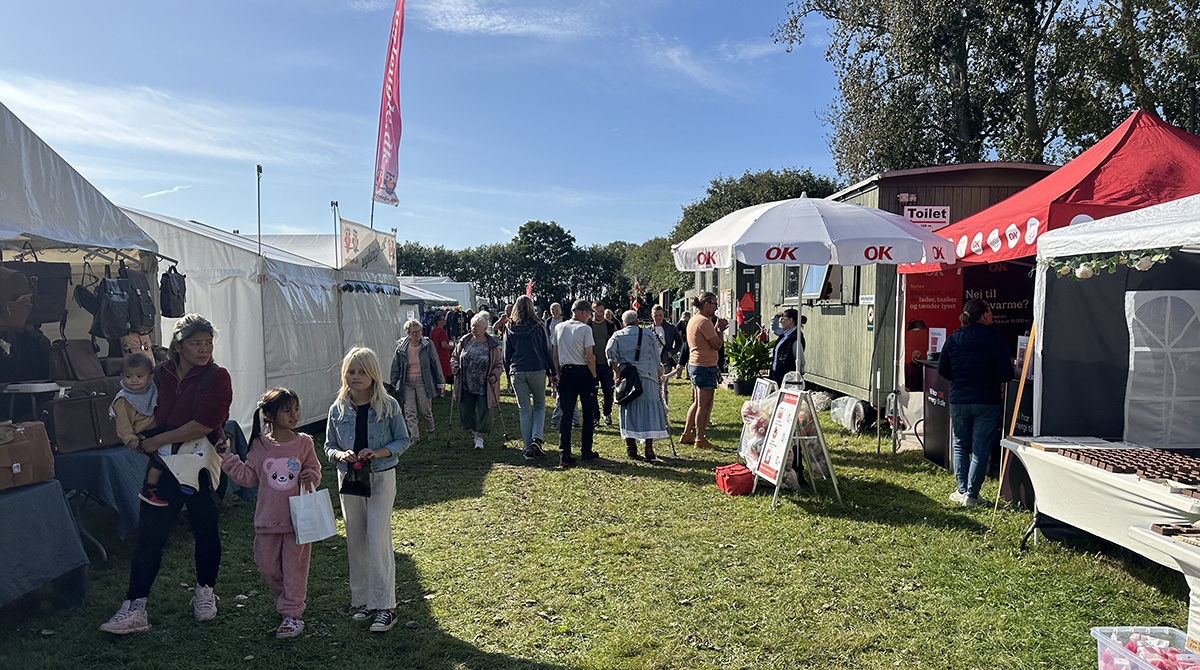 Sol, heste og kræmmerboder