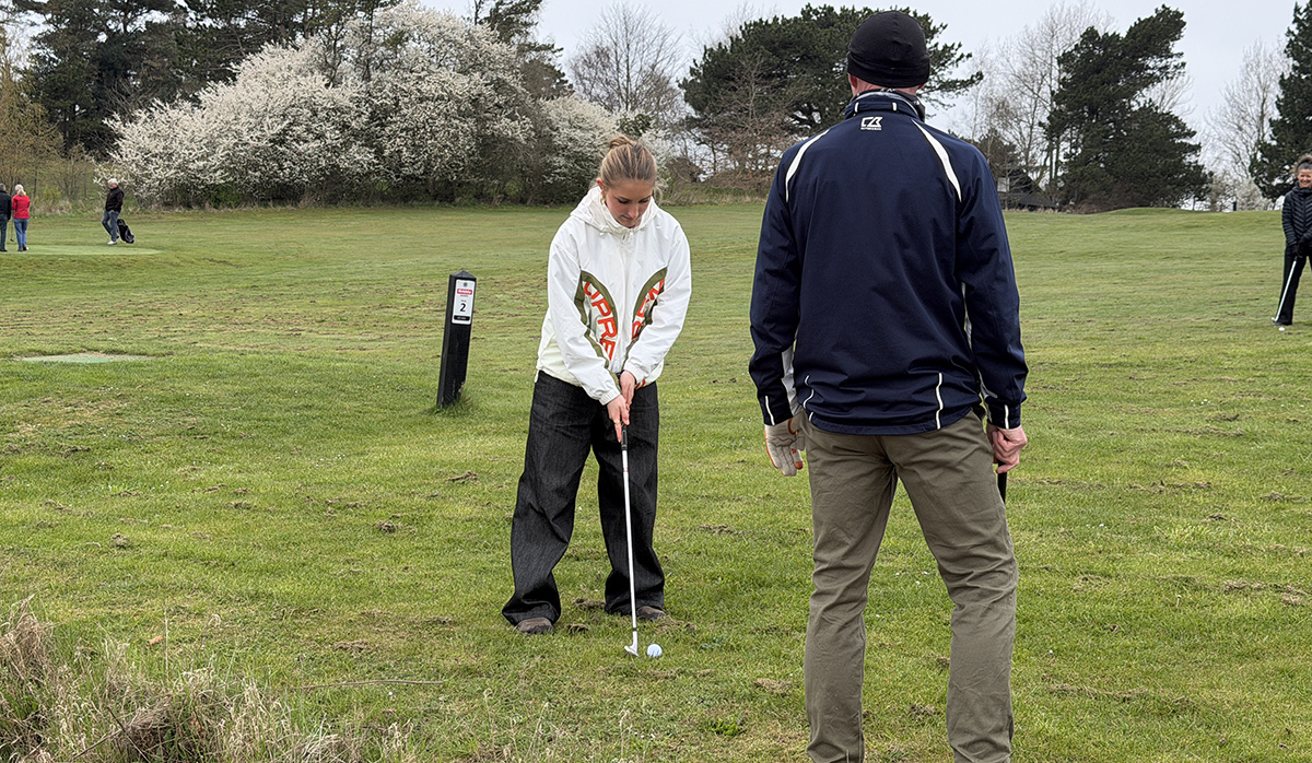 Kalundborg Golfklub tiltrækker fuldt hus på Golfens Dag