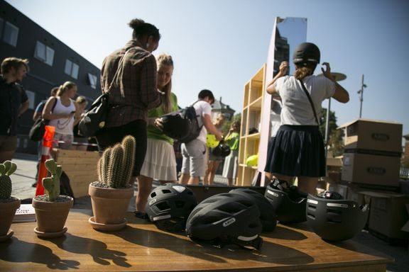    De skal leve af deres hjerner – men glemmer hjelmen på cyklen