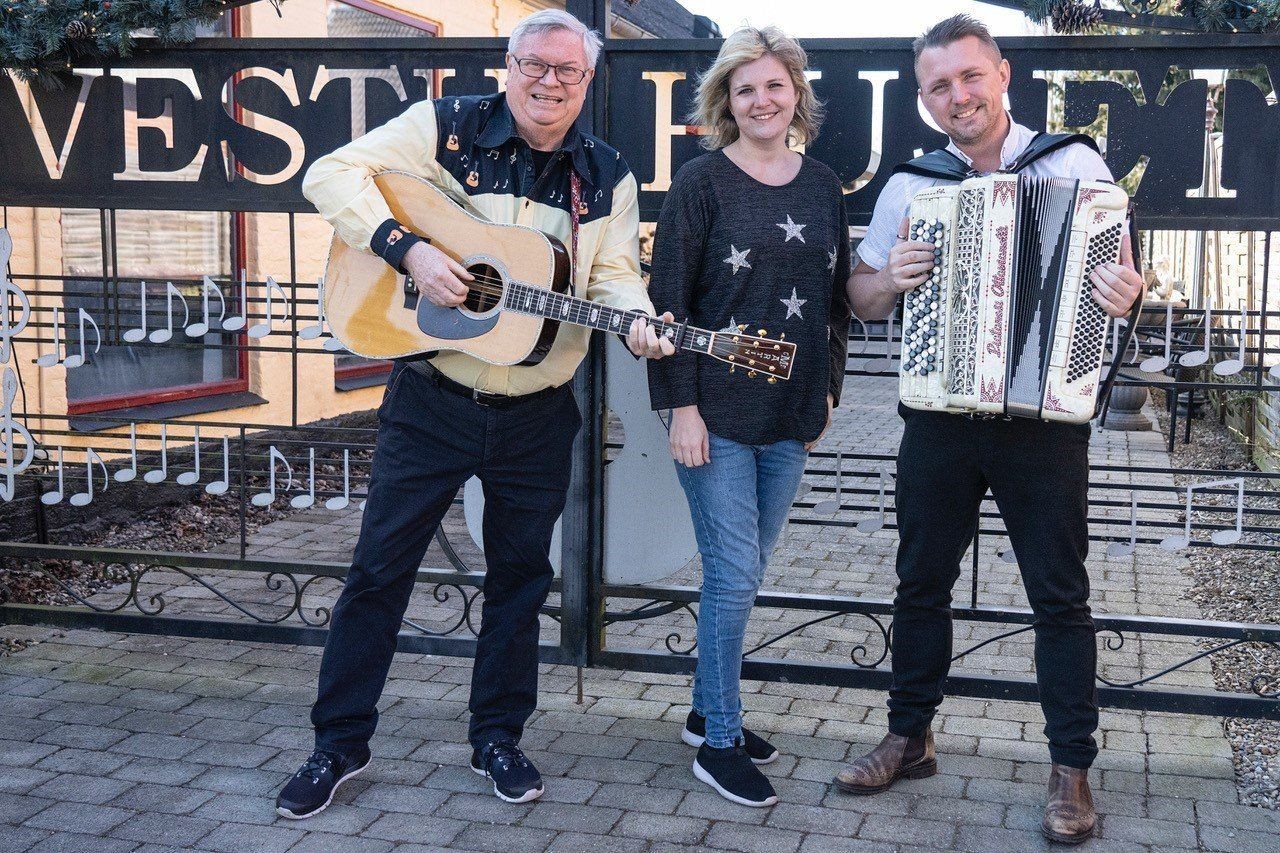 Peter Vesth, Louise Espersen og  Kristian Rusbjerg kommer til Jorløse Forsamlingshus
