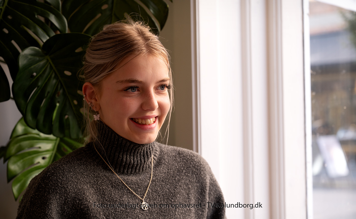 Lisa har fart på, og hun møder verden med et smil