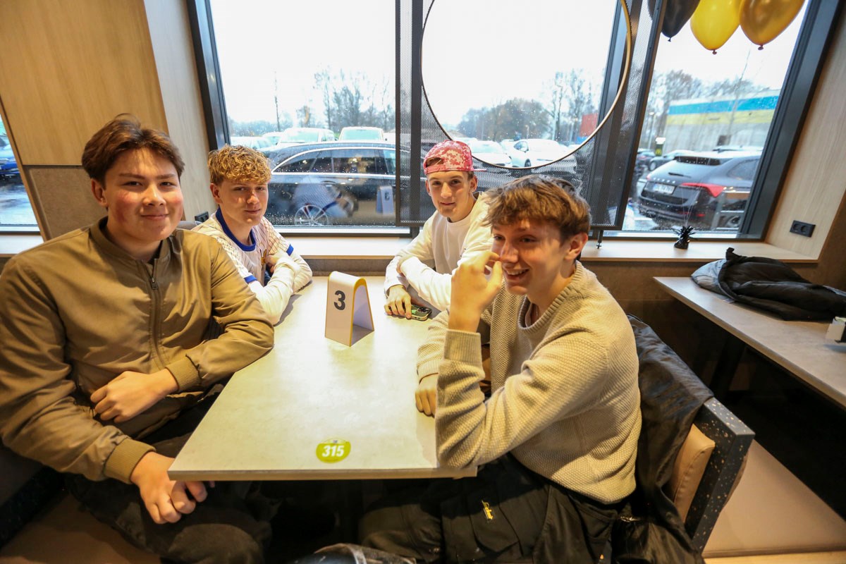 Kæmpe rykind efter åbning: McDonald’s måtte give personalet en pause