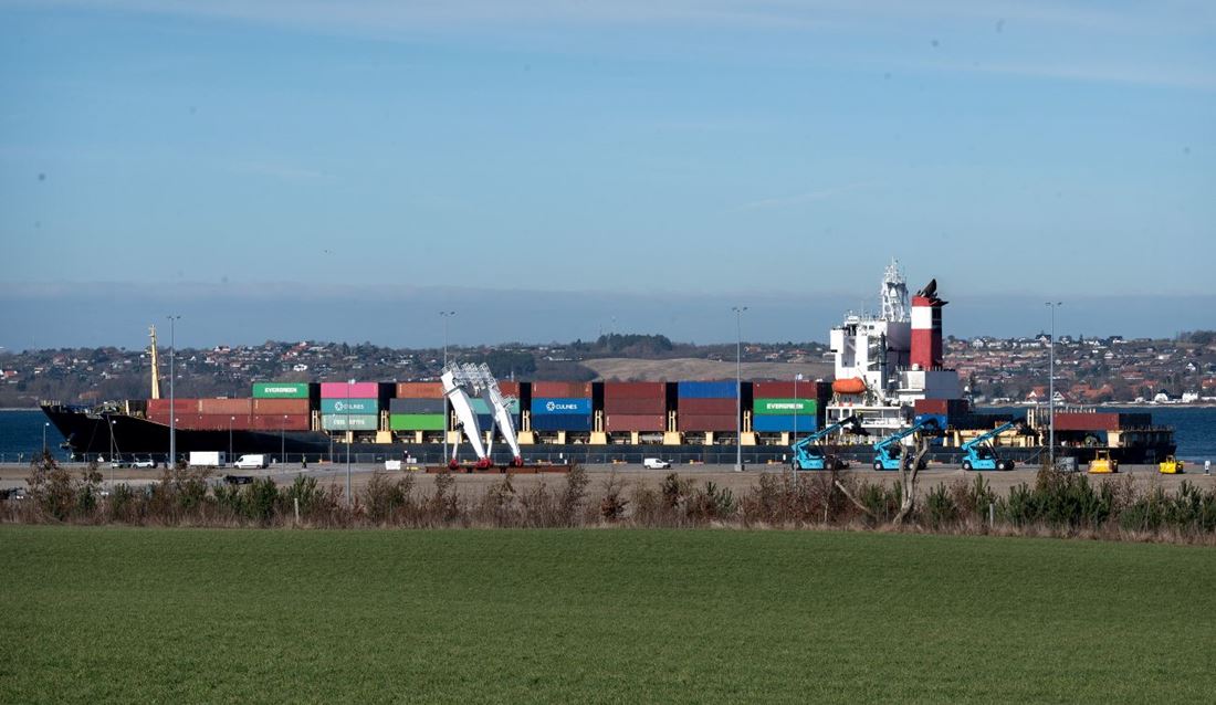 17 containere beslaglagt i stor politiaktion mod containerskib