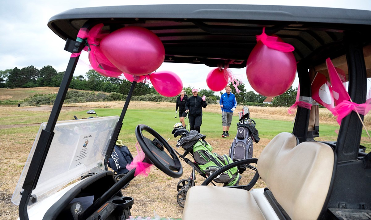 Kalundborg Golfklub støtter kampen mod brystkræft