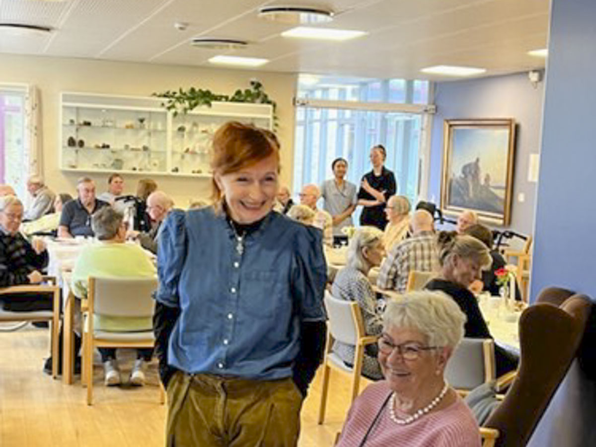 Bodil Jørgensen underholdt i Jernholtparken