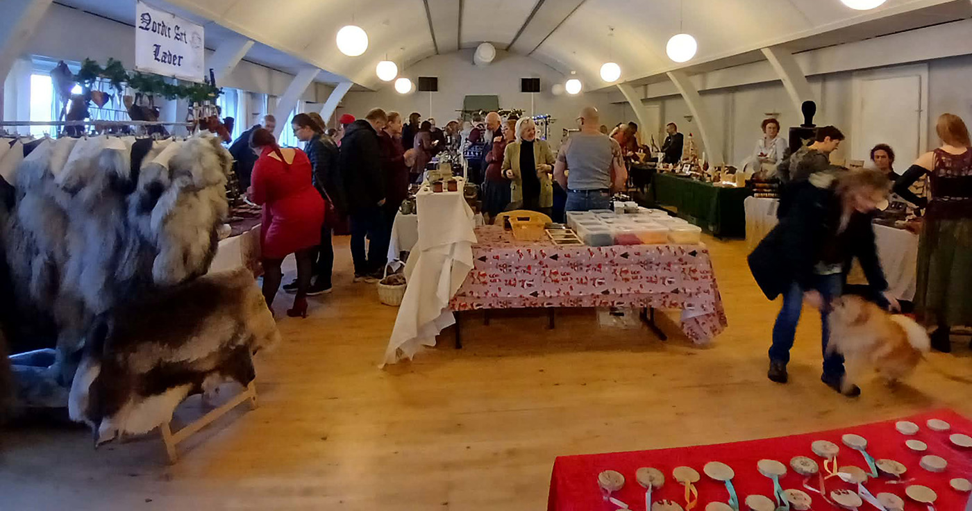 Yulemarked med håndværk, historie og magisk atmosfære