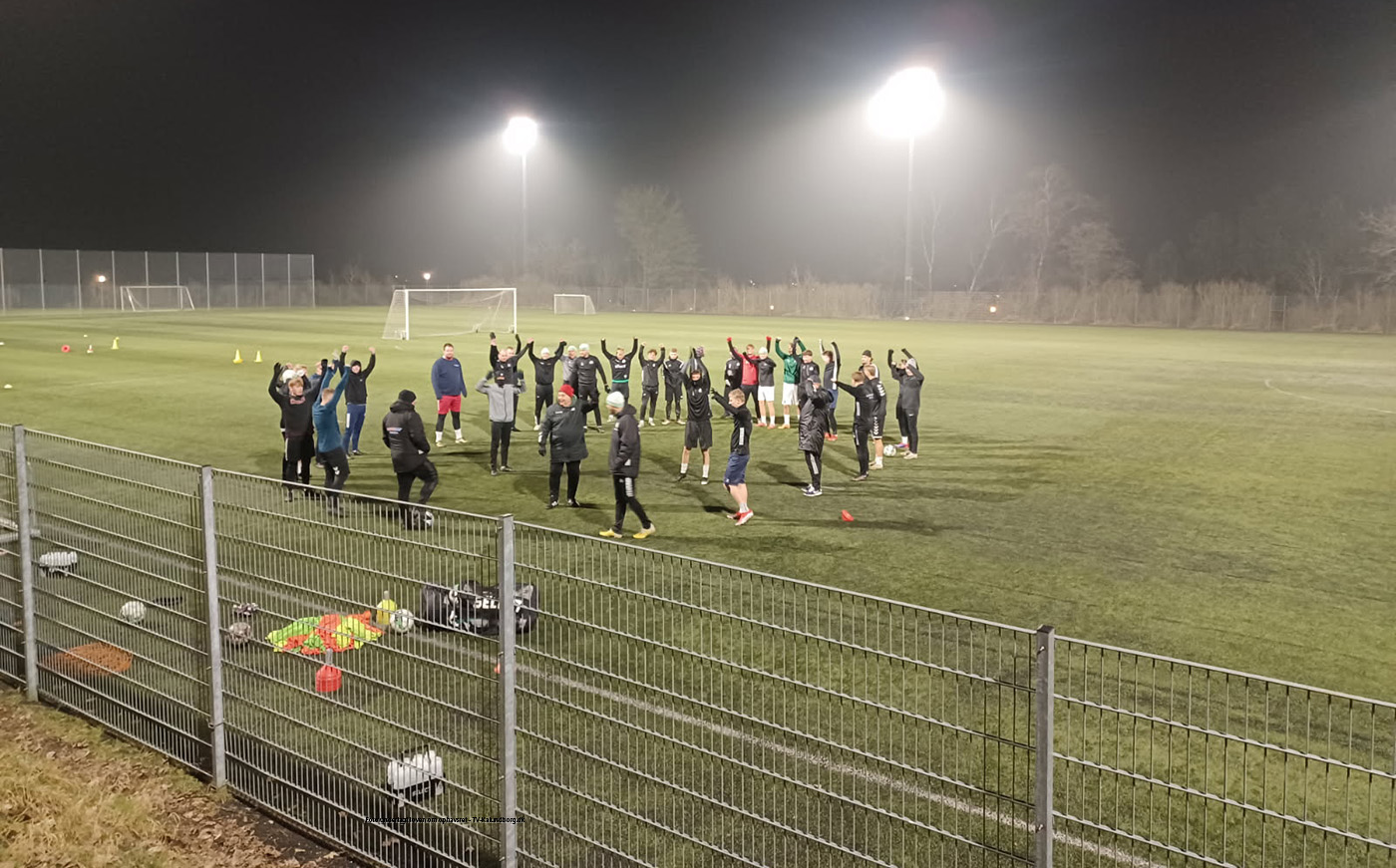 Lokal fond er med til at sikre nyt lys på fodboldbanen