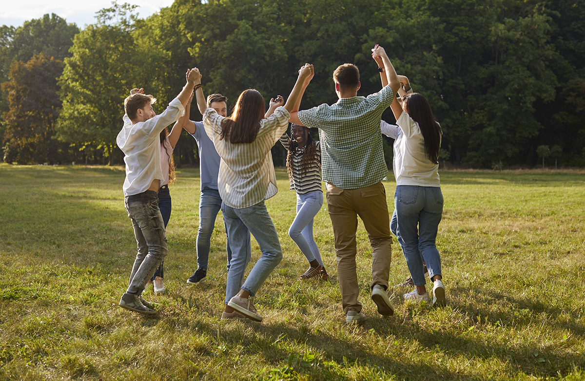 Unge tager på sommerlejr 