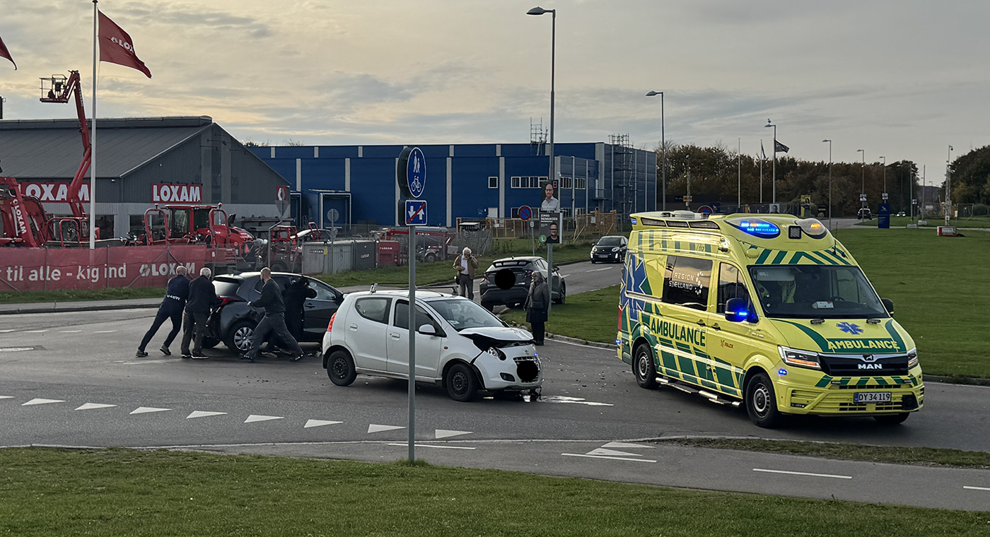 Tre biler i færdselsulykke på Stejlhøj