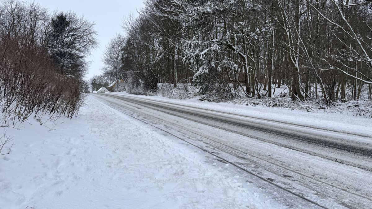 Sne alle vegne - og problemer i rundkørsel