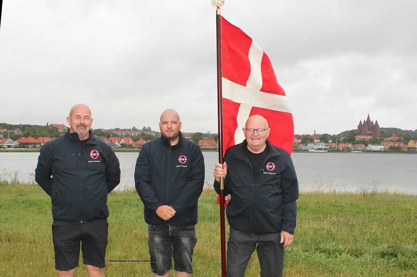 DF har modtaget en fane fra Danmarks-Samfundet