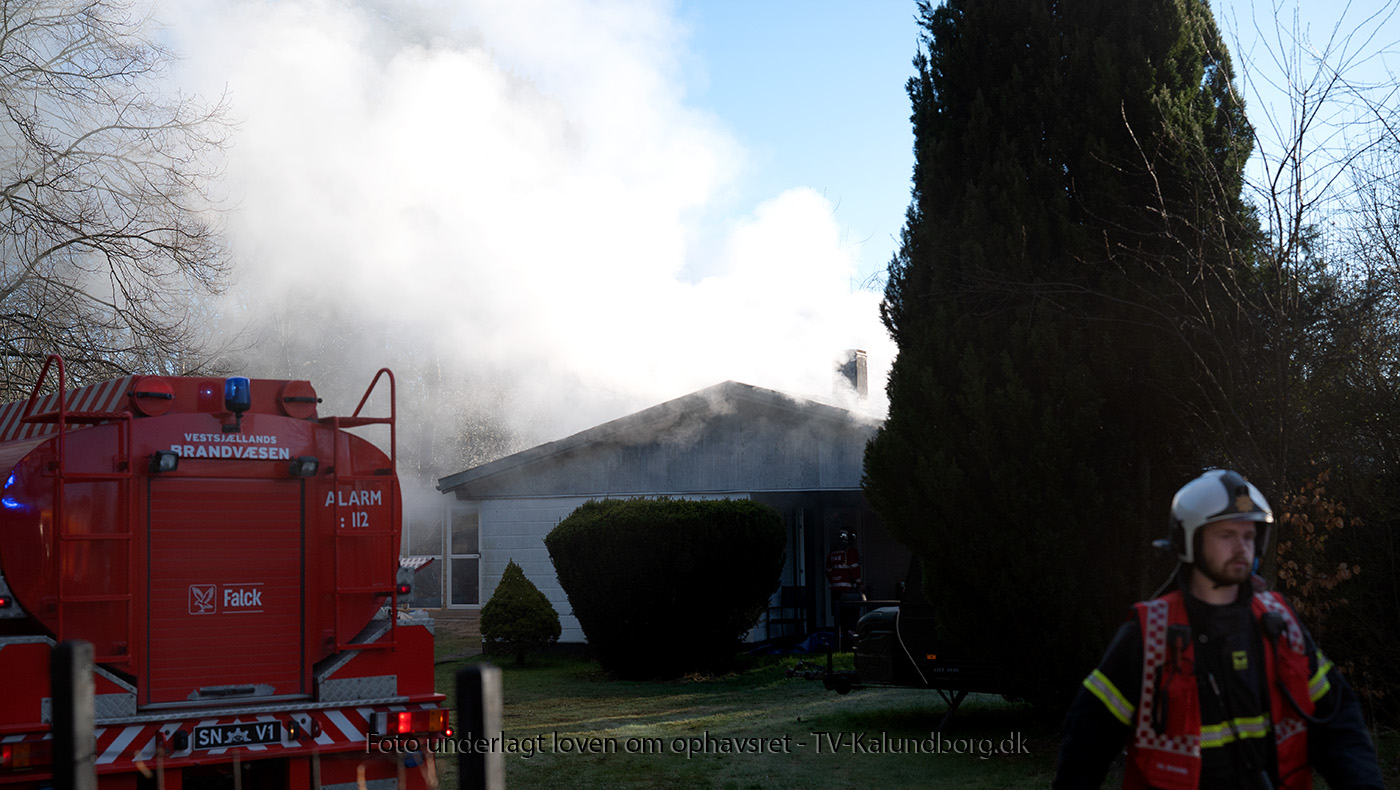 Nabo opdagede brand i sommerhus