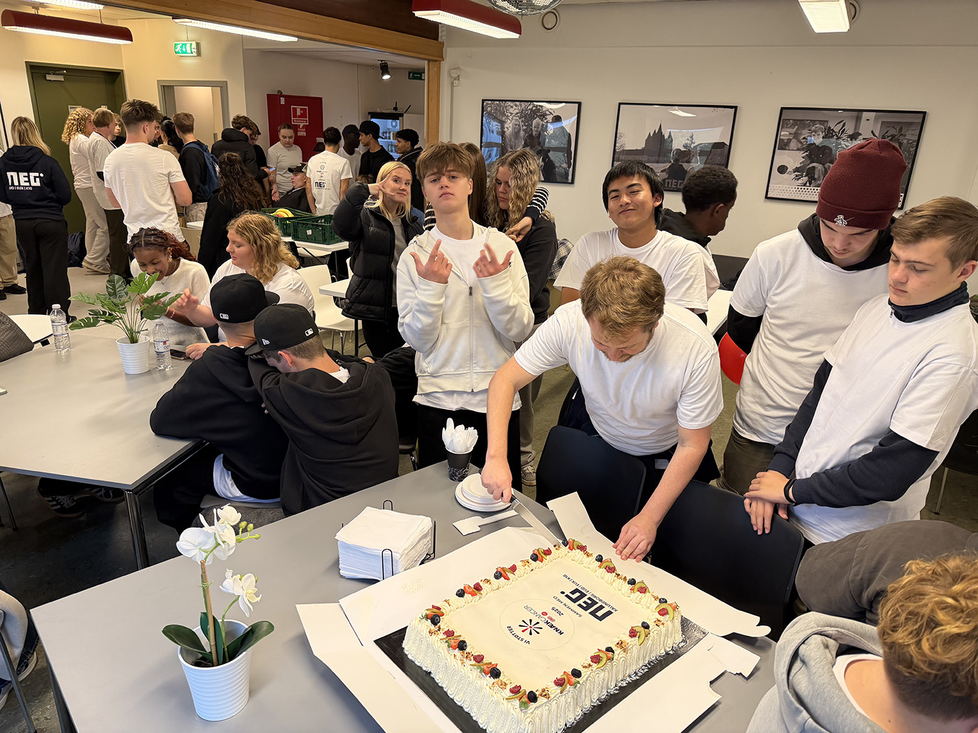 Elever fra NEG Kalundborg samlede stort beløb ind til Knæk Cancer