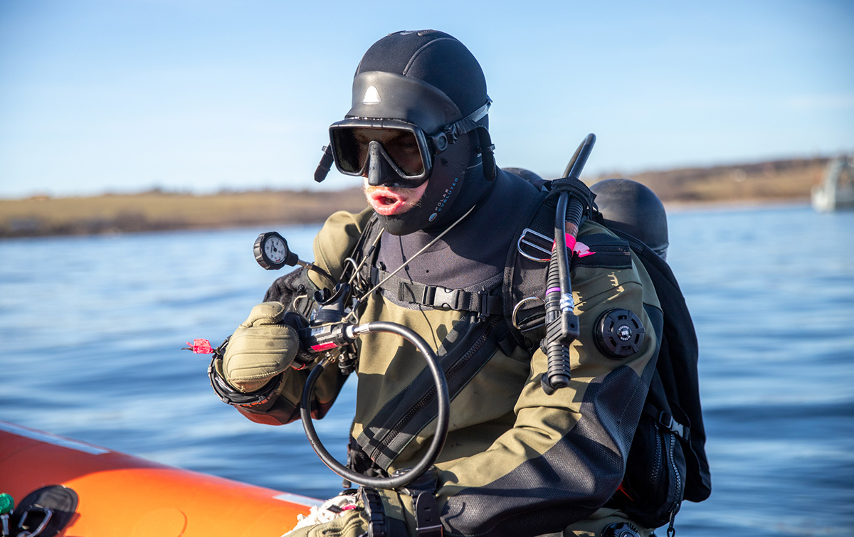 Søværnet rykker ind med fregatter, dykkere og helikoptere