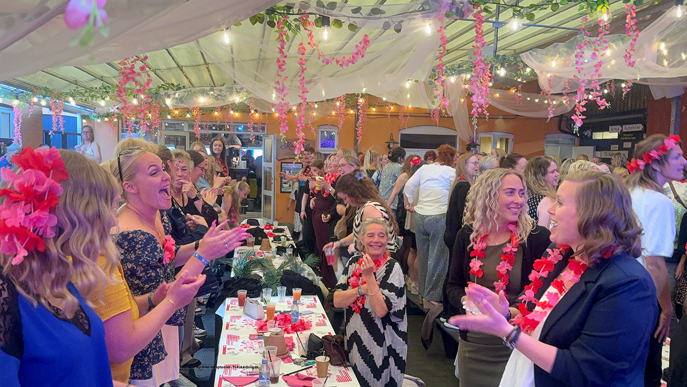 Video: Damefrokost i højt humør