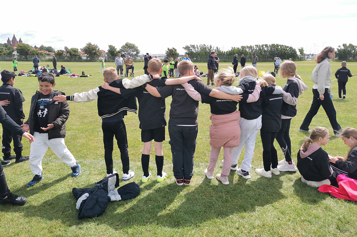 Flere hundrede skoleelever samles til "hockeyfest" på Gisseløre