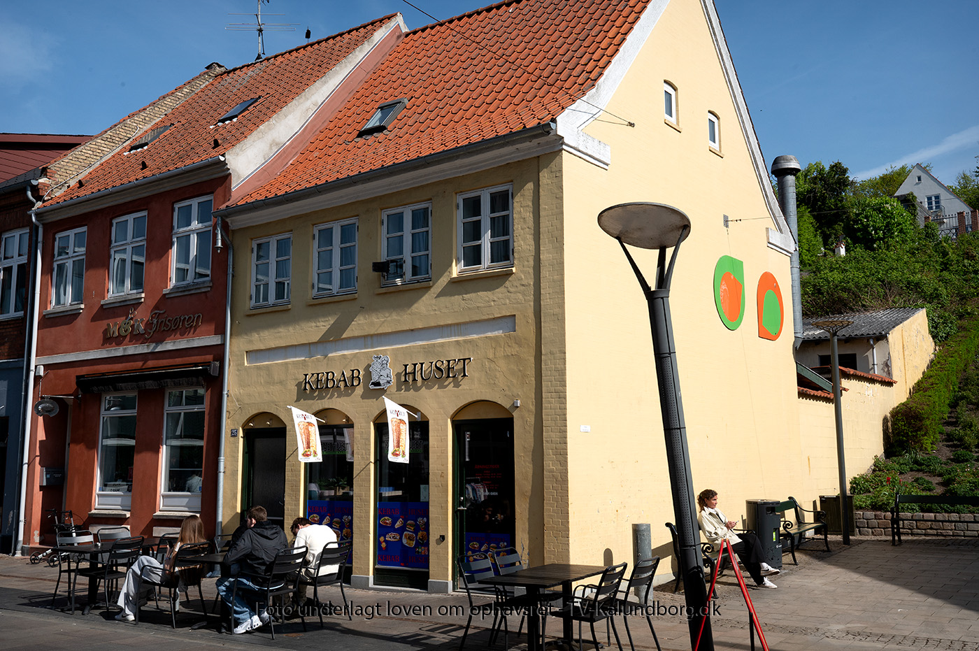 200 år gammelt hus lægger gavl til Grete Balles kunstværk 