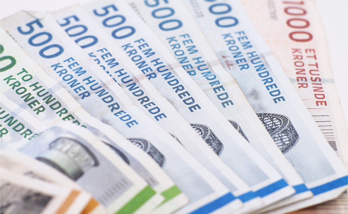 Medarbejder fyret for at tale om sin løn