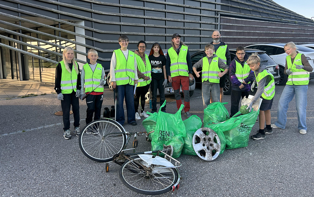 Tennisklubben byttede ketsjere ud med skraldeposer