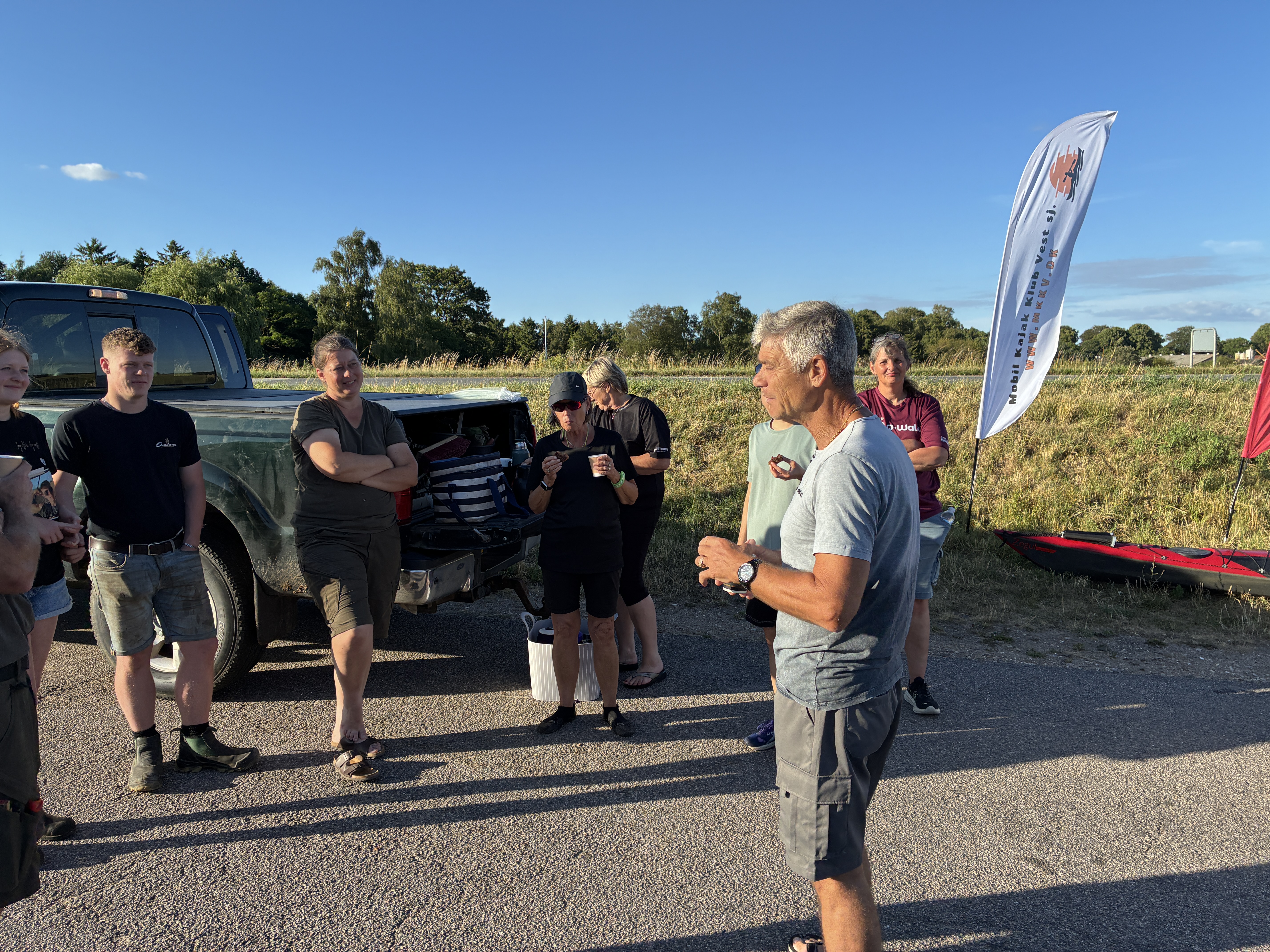 Hjemmebagt kage til kajak klub: Tak fordi I reddede vores kalv