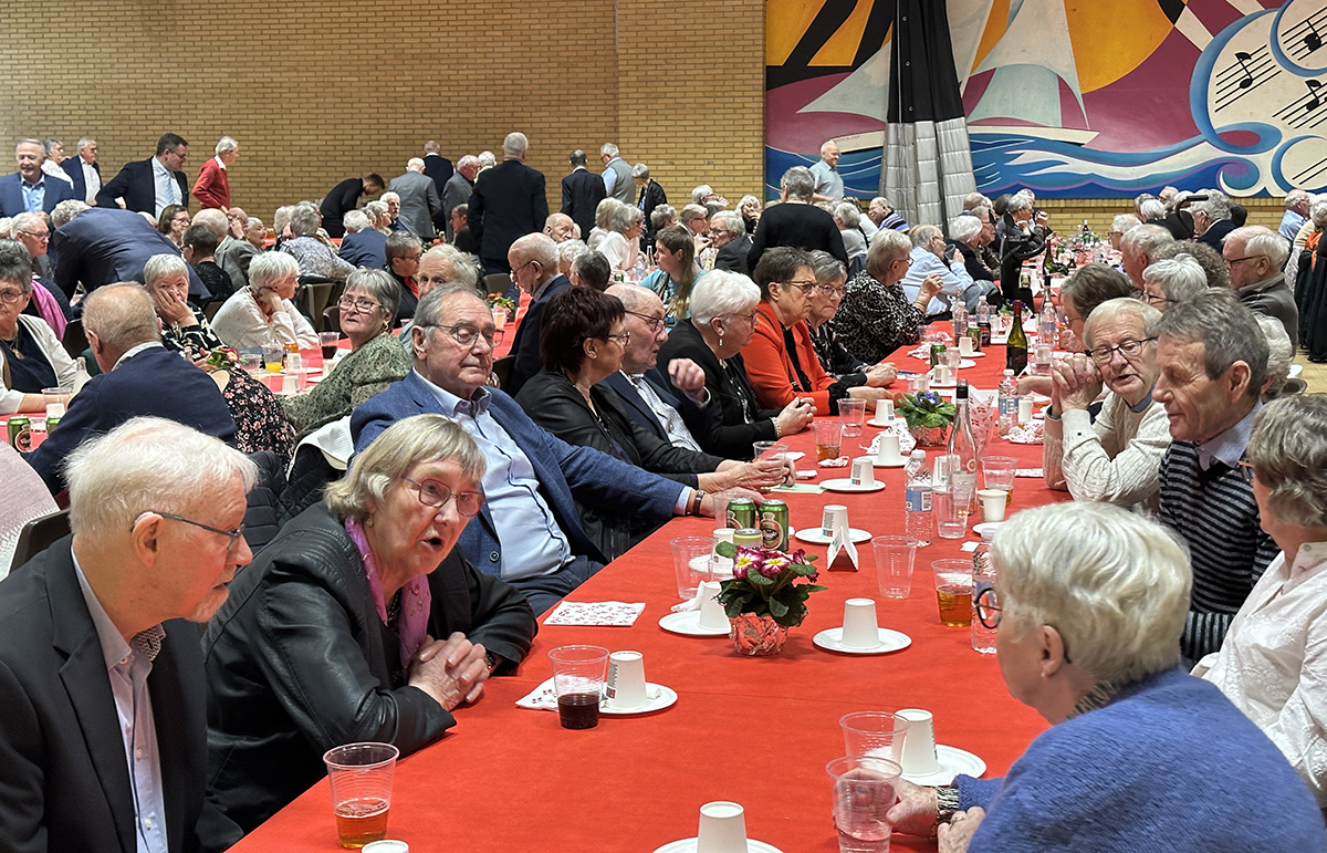 Fest og farver i Hvidebækhallen