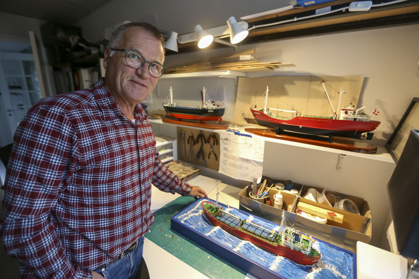Ivar bygger modelskibe - det giver ro og fordybelse
