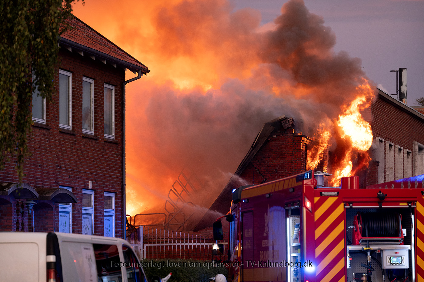 60 brandmænd kæmpede mod flammerne