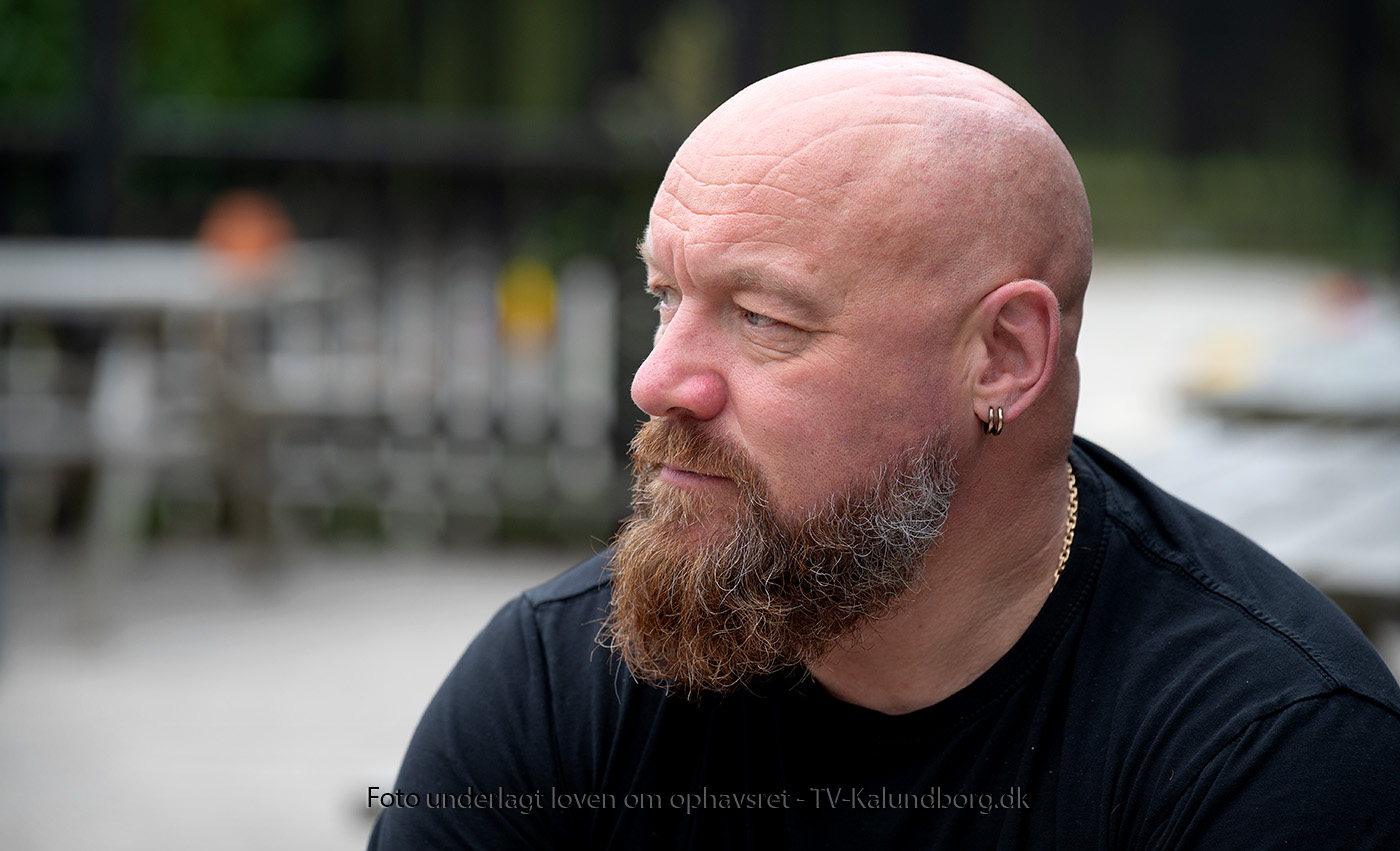 Henrik var kriminel i mange år – nu hjælper han unge på rette vej