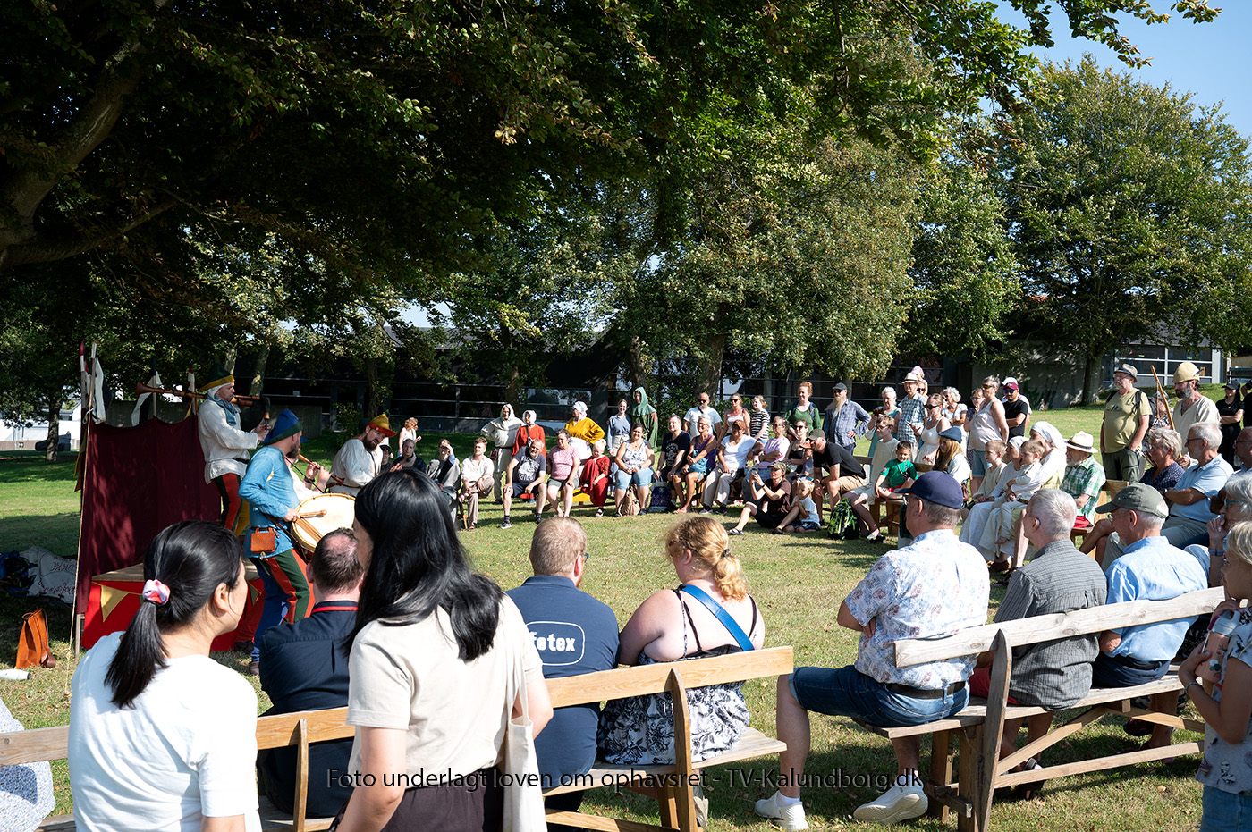 Video: Porten til middelalderen er slået op på vid gab