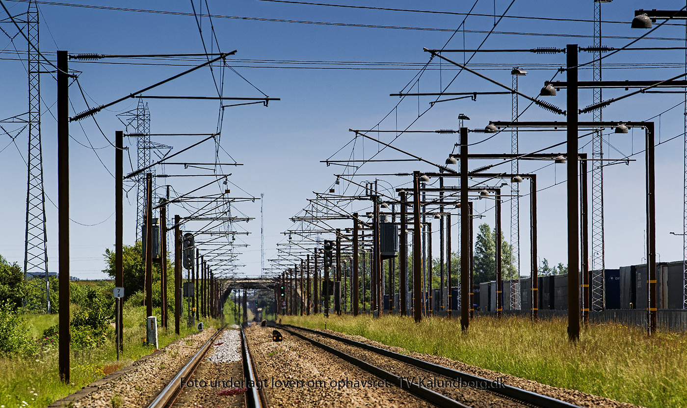 Jernbanen mellem Holbæk og Kalundborg gøres klar til elektrificering med nye master og forsyningsstation
