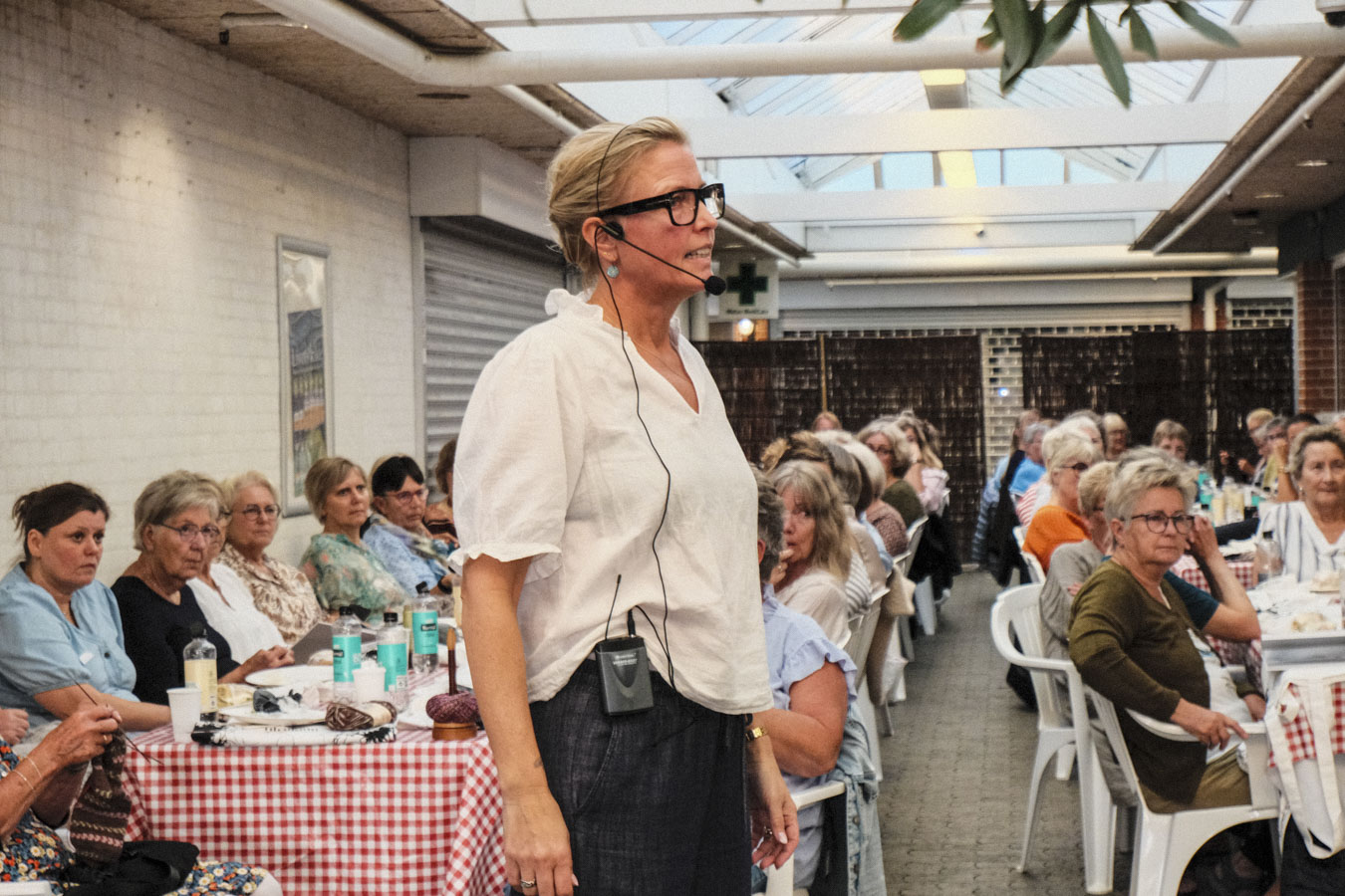 100 mennesker til strikkeforedrag
