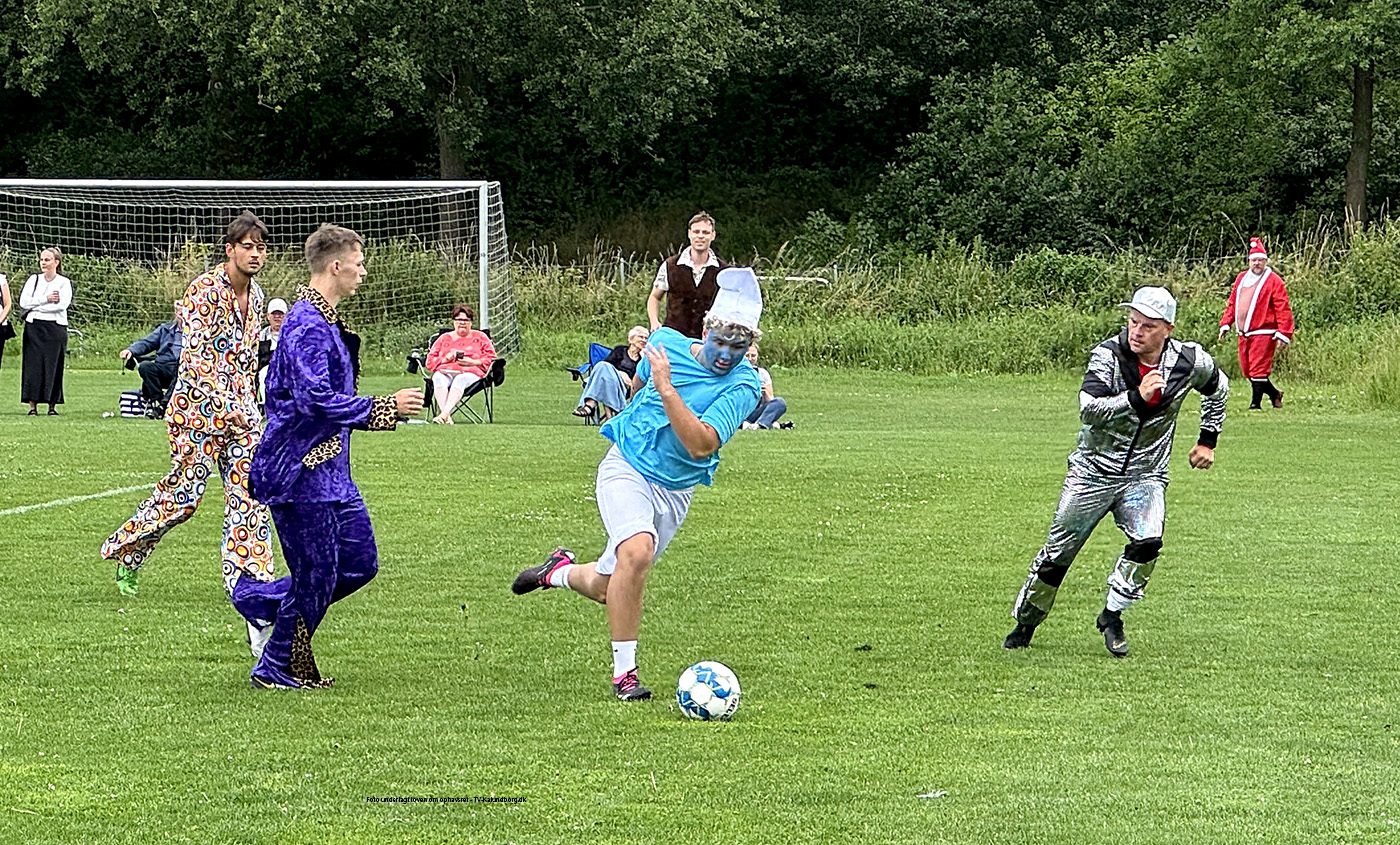 Billedserie: Festligt fodbold i højt humør