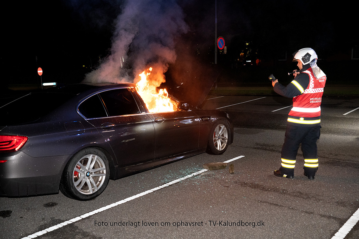 BMW sat i brand natten til mandag
