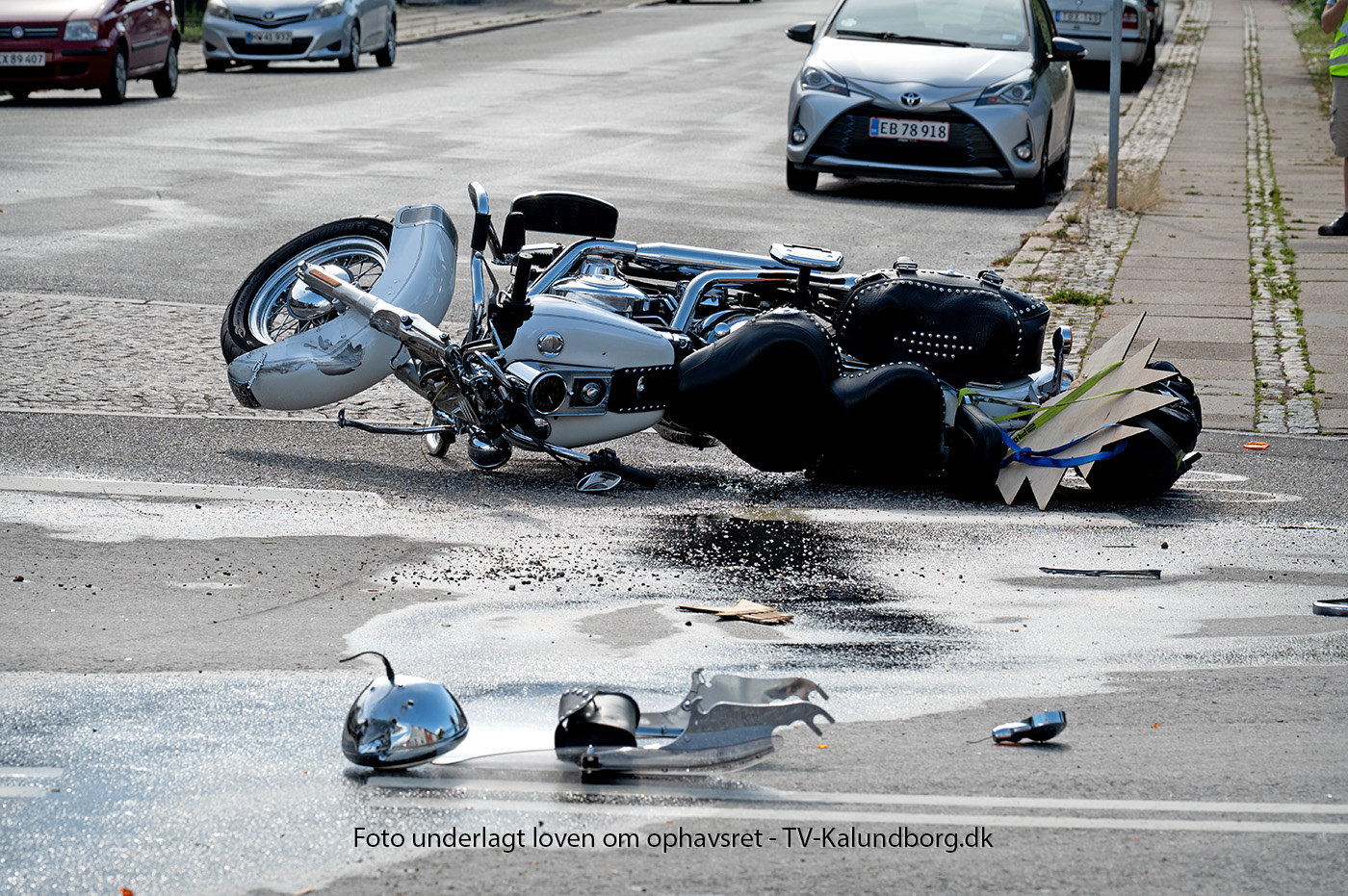 Motorcykel i alvorlig ulykke