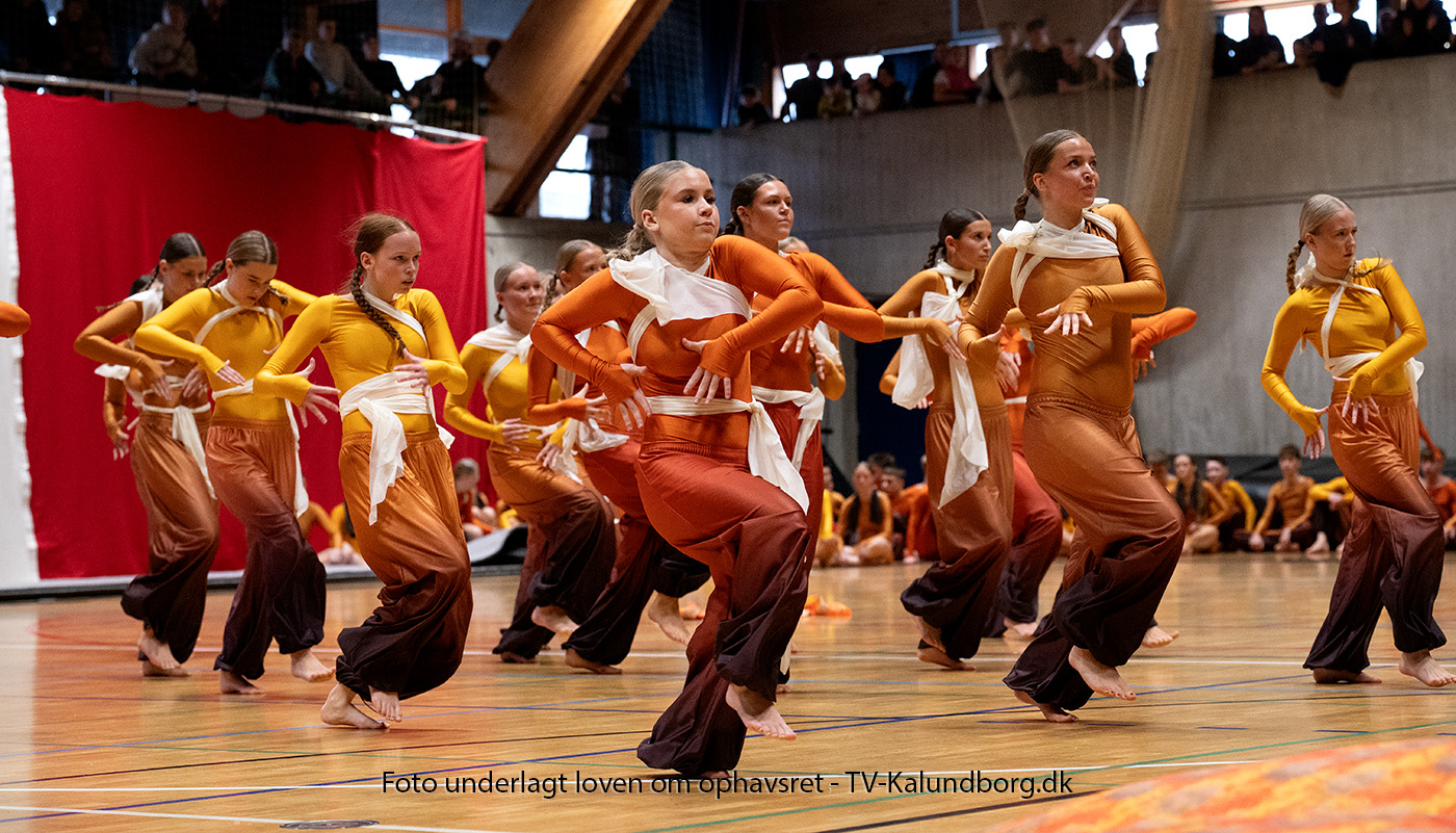 Video: Forårsopvisning trak - traditionen tro - fuldt hus