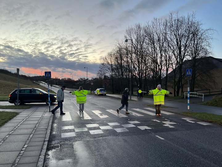 God stil: Magnus-Emil blev kørt i skole af politiet