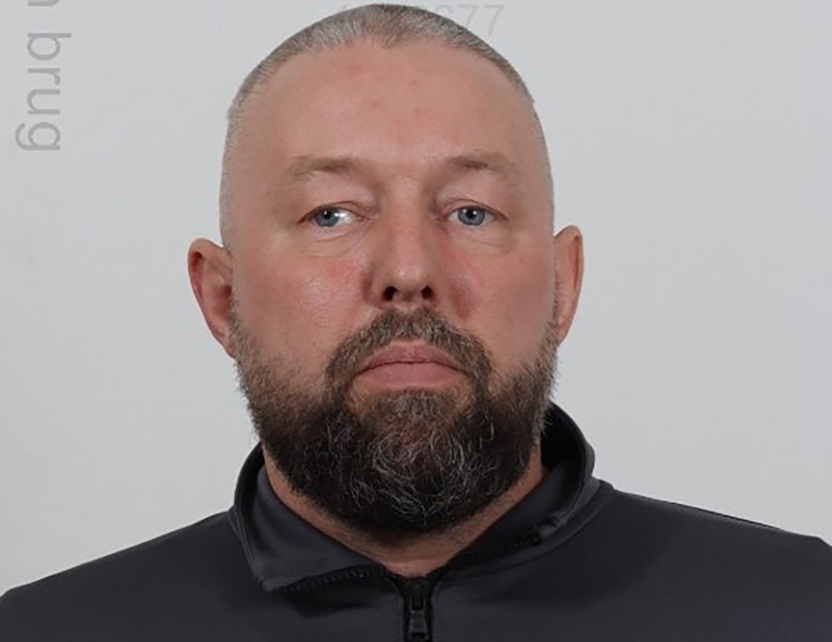 Politiet efterlyser tiltalt i sag om grov frihedsberøvelse