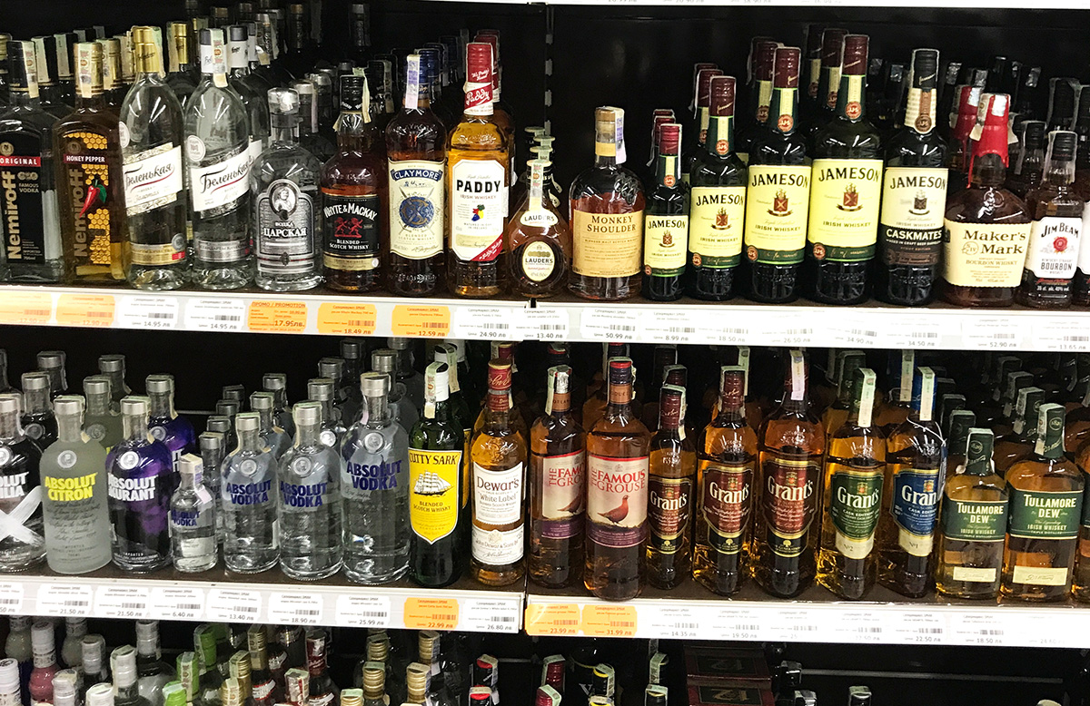 Skattefælder i kufferten: Ny regel for, hvor meget du må tage med hjem fra udlandet