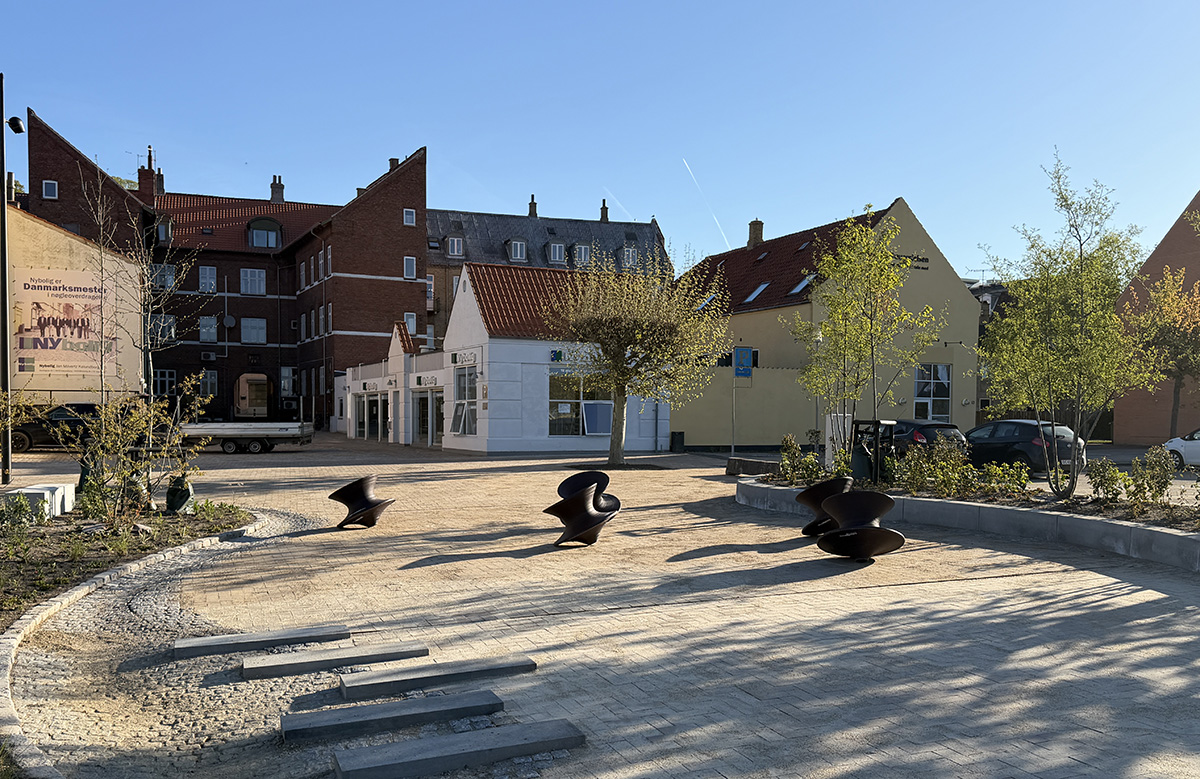 Bredgade får nyt liv med færdig parkeringsplads