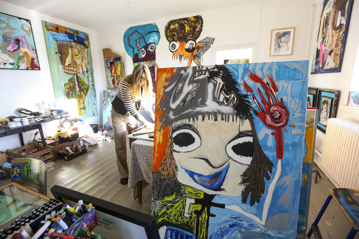 Hedda viser sit forunderlige kunstnerunivers frem