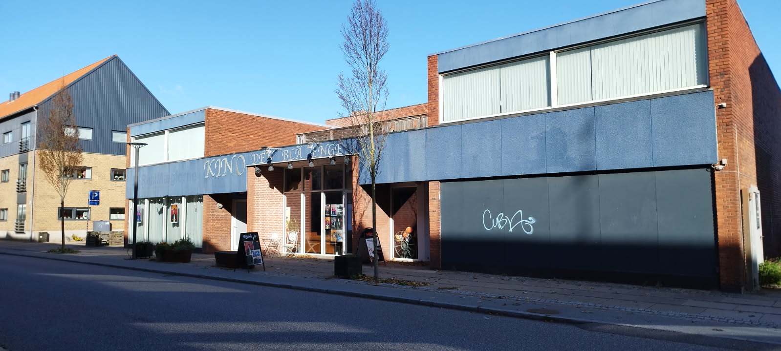 Facademaleri er en gave til Den Blå Engel