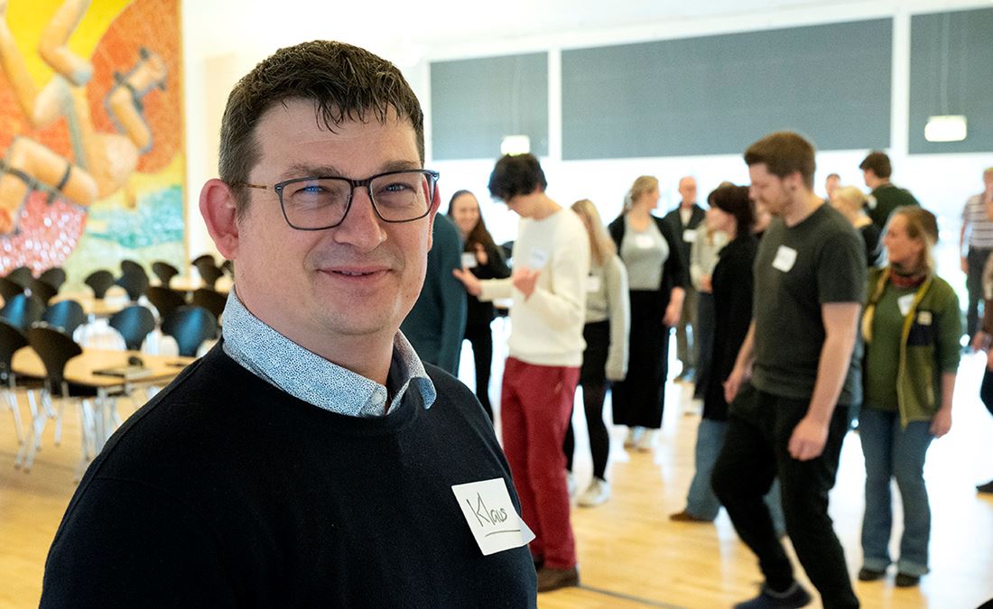 Hektisk juletravlhed hos Kalundborg Amatør Teater – “Jul på Skovgården” har snart premiere