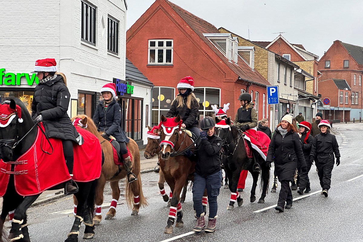 Julen rides ind i Høng