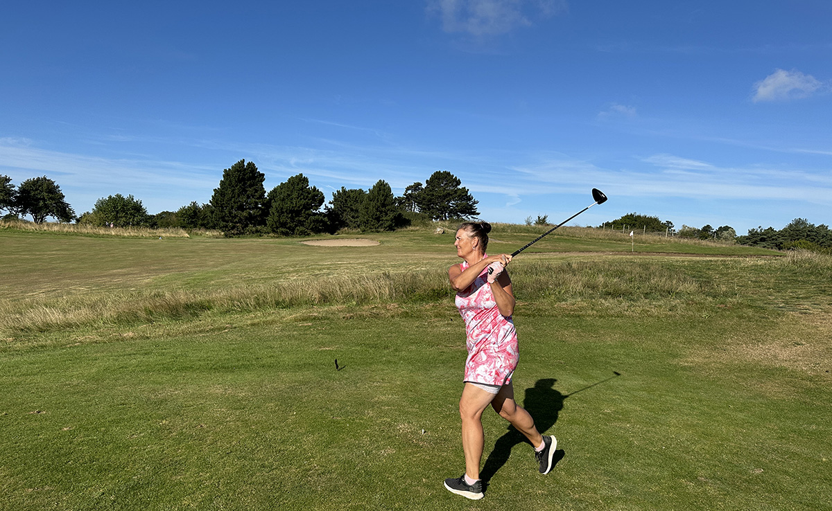 Spillede golf for den gode sag i solskin på Røsnæs 