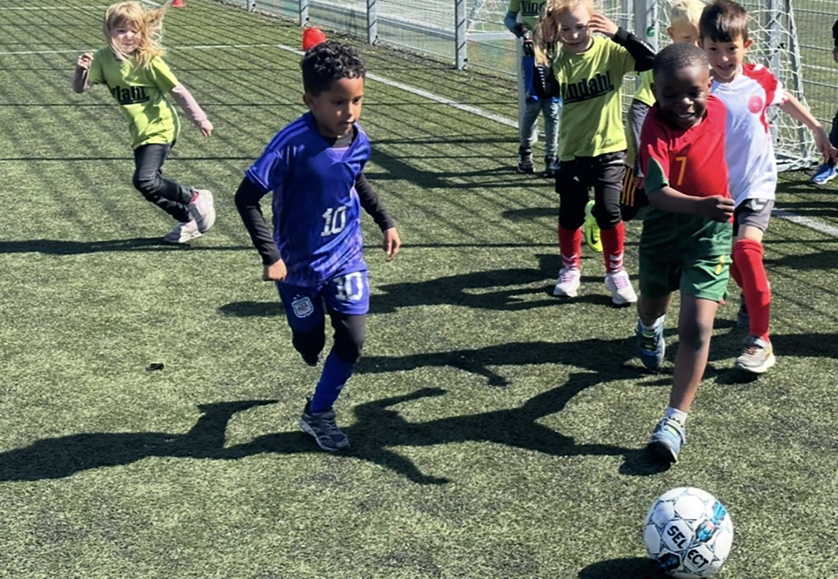 Små fodboldspillere i Munkesøen