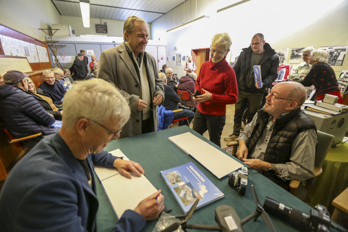 Ole og Svens nye bog tog kegler