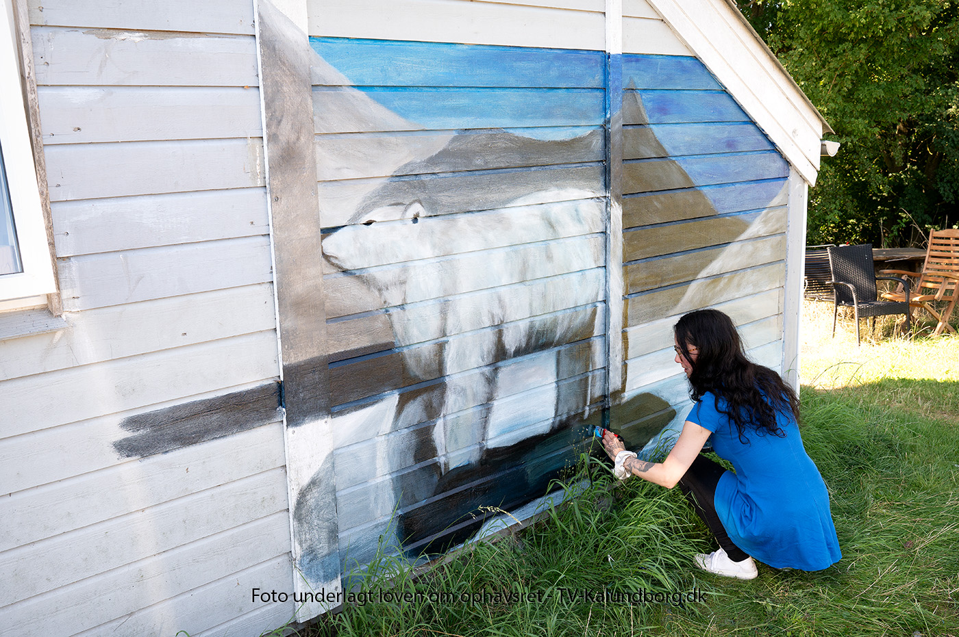 En isbjørn på husets gavl 